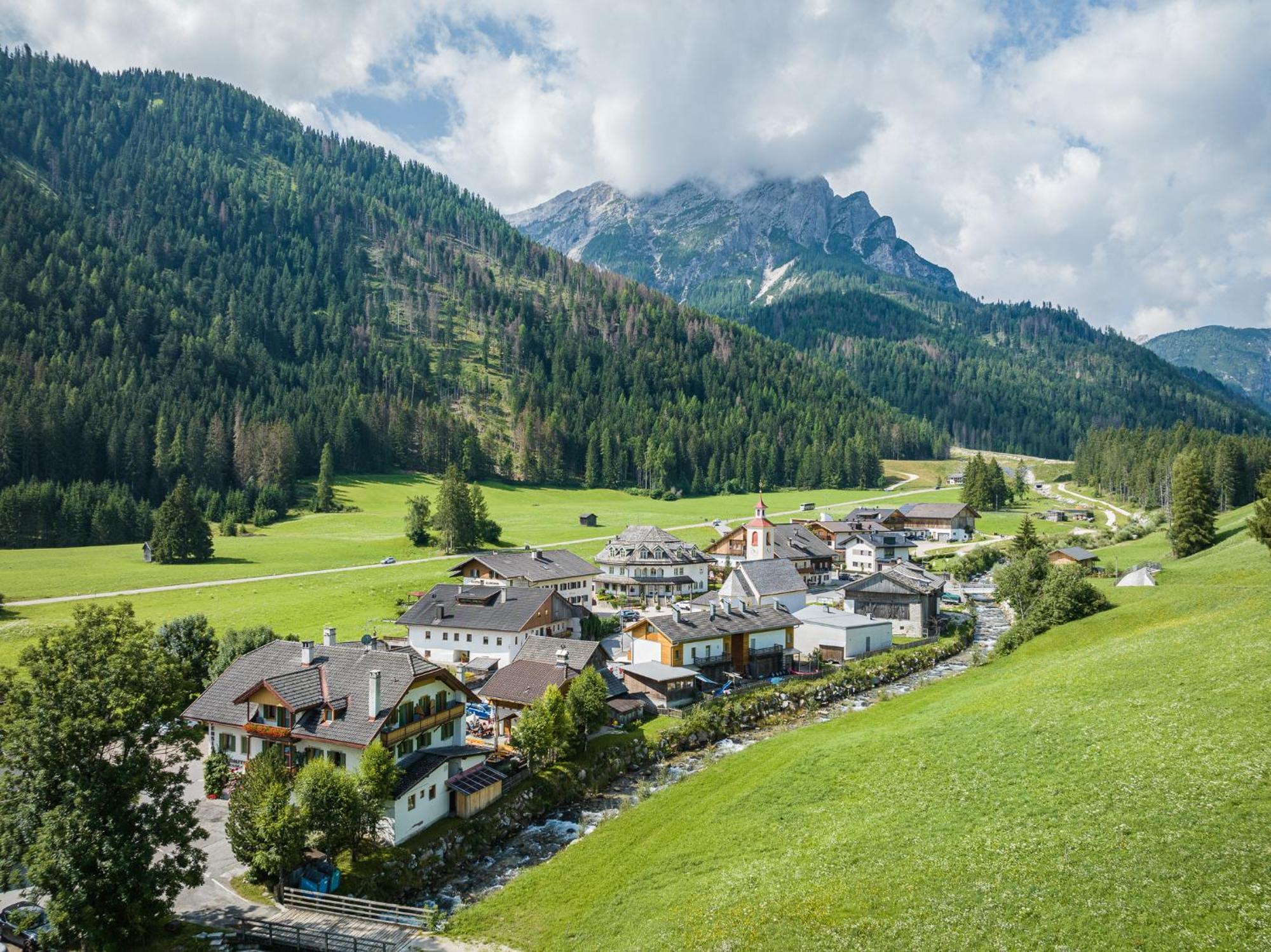 Gasthof Albergo Dolomiten Braies  Exteriér fotografie